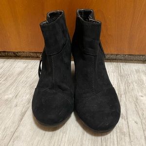 Black wedges. Brand attention. Size 7.